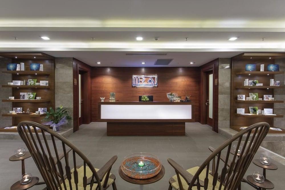 Hotel Doubletree By Hilton Kusadasi