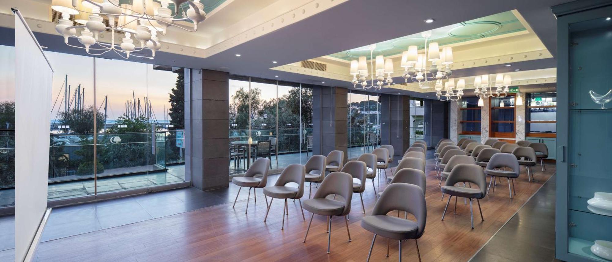 Hotel Doubletree By Hilton Kusadasi