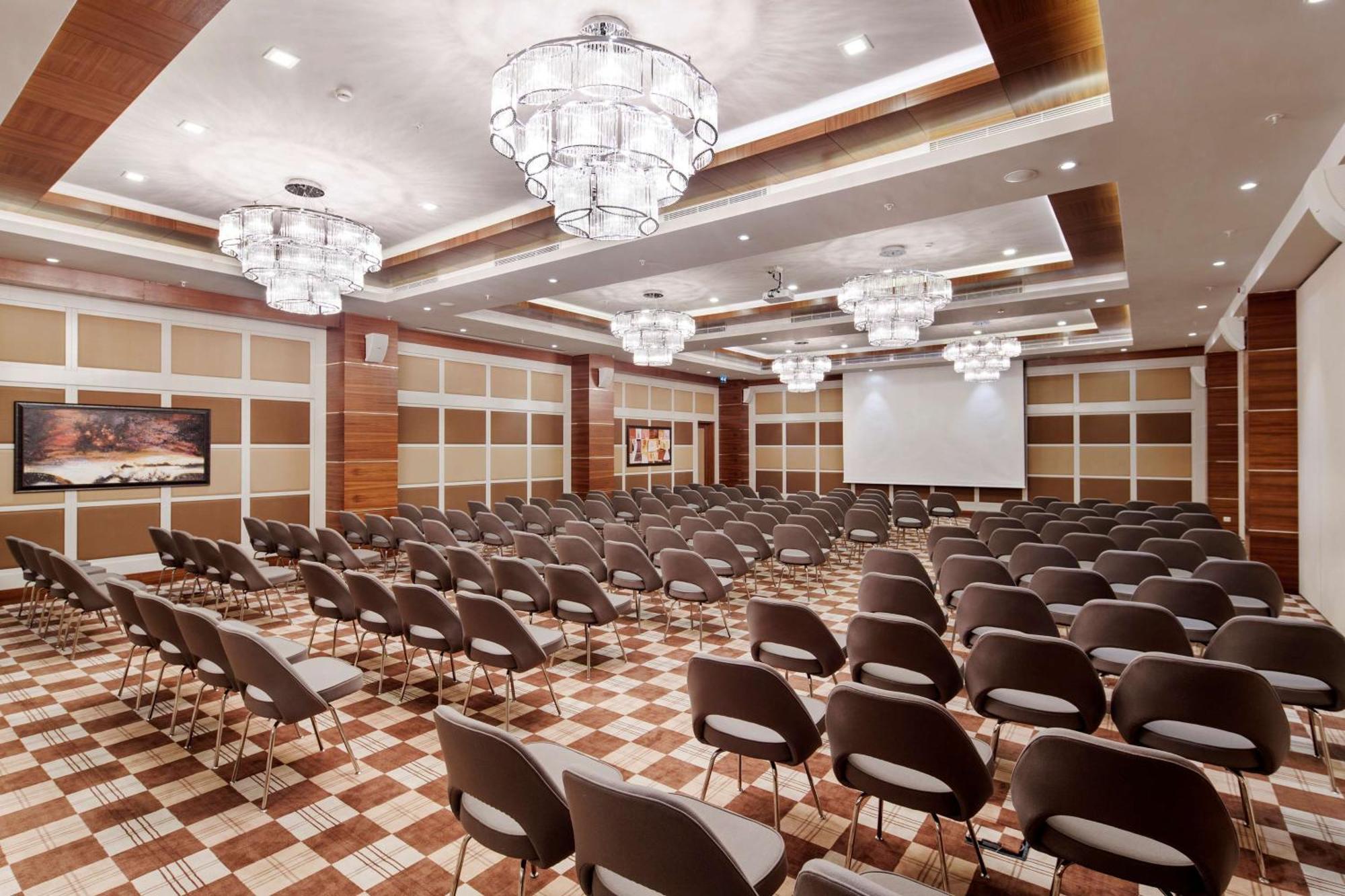 Doubletree By Hilton Kusadasi